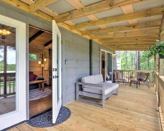 5 Star Cozy Cabin on Retreat-like Farm nr TIEC/Wineries - Columbus - Patio