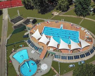 Happy Camp Mobile Homes In Balatontouris - Balatonfured - Piscina