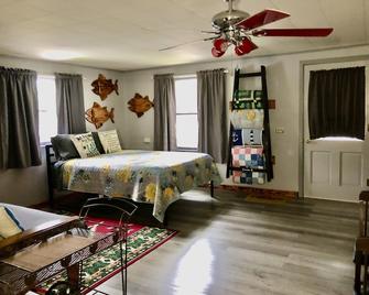 Lazy H Cabin Rental located in a friendly little community - Warsaw - Habitación