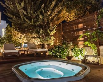 Vincenzo Family Rooms - Tinos - Pool