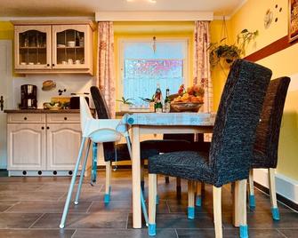 Ferienhaus Zittau Oberlausitz & Ferienwohnung am Hamann Berg - Zittau - Essbereich