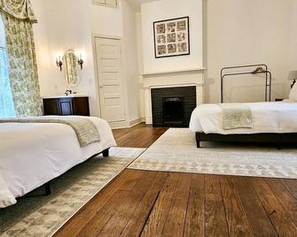 Luxury Historic Estate with Pool & Hot Tub - Smyrna - Bedroom