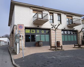 Hostal Ardoi - זיזור מאיור - בניין