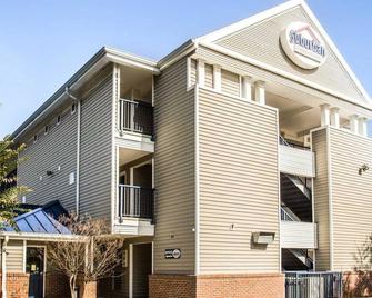 Suburban Studios Lakeland North I-4 - Lakeland - Edificio