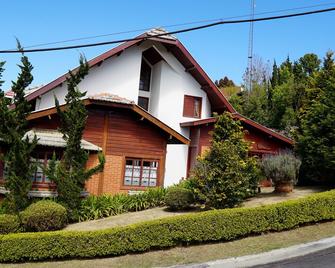 Casa em Condominio, Recanto do Jordao, Ofuro, Quadra de Tenis, Lareira, mt Verde - Pindamonhangaba - Edifício