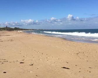 Beachfront Holiday House - Pet friendly Ocean Frontage - Mandurah - Beach