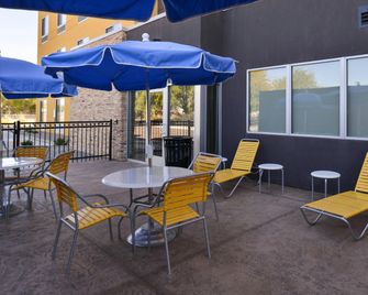 Fairfield Inn & Suites by Marriott Farmington - Farmington - Βεράντα