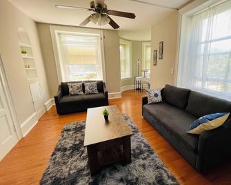 2Br Ground-Floor Apartment In Melrose Park - Elkins Park - Sala de estar