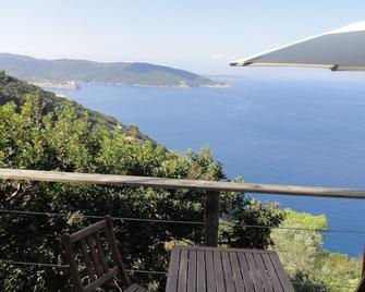 Studio On The Ile Du Levant - Superb Sea View - Hyerès - Balcón