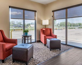 Comfort Inn Near Kokomo Speedway - Kokomo - Wohnzimmer