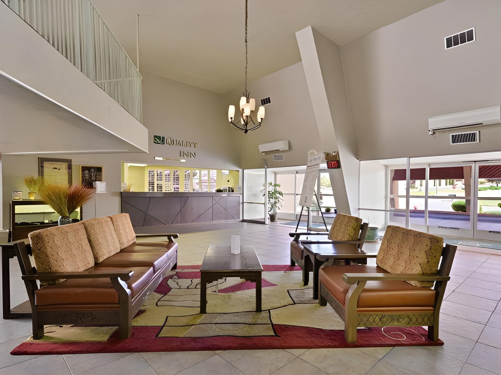 كواليتي إن فيو أوف ليك باول - بيج - باج - ردهة