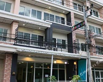 Ananas Central Phuket Hostel - Wichit - Building