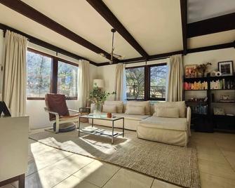 Spacious 5 bedroom Country Home - Armidale - Sala de estar