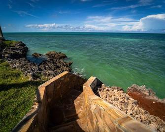 Oceanfront 6 one-bedroom villas resort in Southeast of Zanzibar island - Makunduchi