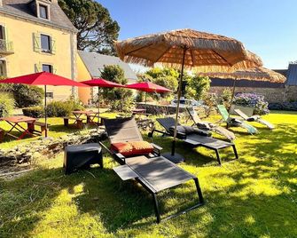 Bed and Breakfast 'Madame De La Fayette' with Shared Terrace, Shared Garden and Wi-Fi - Concarneau - Innenhof