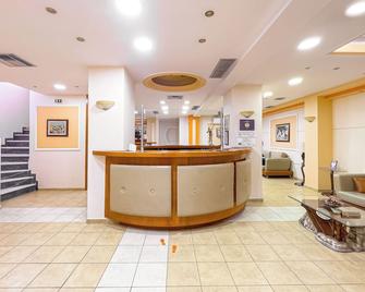 Faros 2 Hotel - Piraeus - Front desk