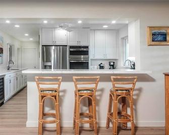 #1 Family & Windsurf Friendly Private Sandy Beachfront Home on North Shore - Kahului - Kitchen