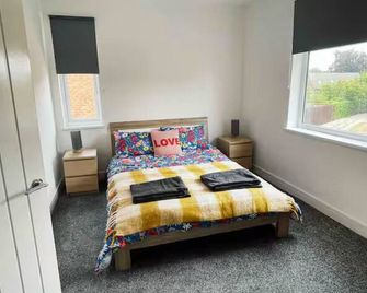 Modern, renovated 3 bed home near railway station - North Ferriby - Спальня
