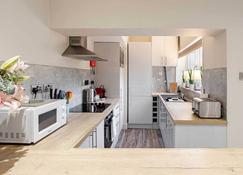 Craignish Apartments - Falkirk - Kitchen