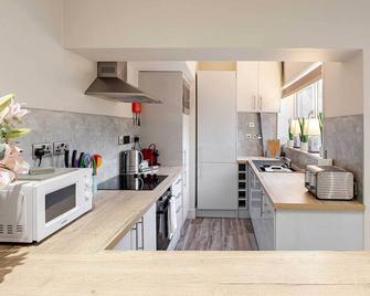 Craignish Apartments - Falkirk - Kitchen