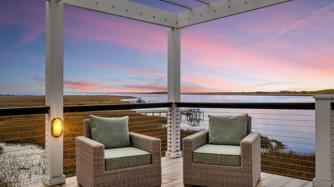 Regatta Inn - Adults Only