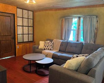 Fourseason Spa Cottage - Madoc - Sala de estar