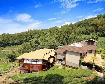 Applause In the Mountain - Alishan Township - Gebäude