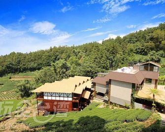 Applause In the Mountain - Alishan Township - Gebäude