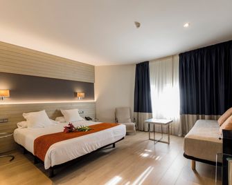 Hotel Avenida - א קורונה - חדר שינה