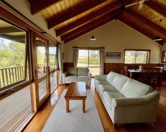 Daysy Hill Country Cottages - Port Campbell - Olohuone