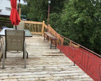 Chez Odette, suite international - Roberval - Balcony