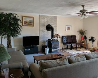Beaver Cottage - South Bruce Peninsula - Living room