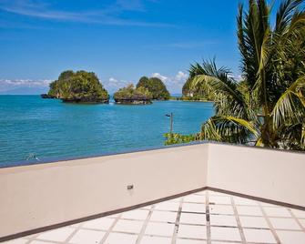 Caluwayan Palm Island Resort & Restaurant - Marabut - Balcón