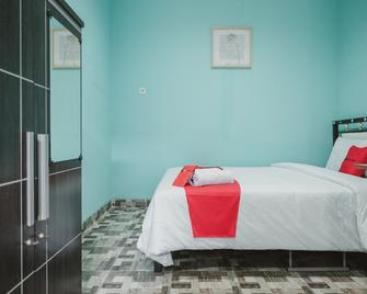 RedDoorz Near Rsud Koja - Jakarta - Bedroom