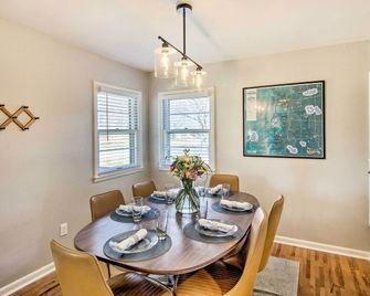 Emporia Family Home Near Downtown Game Room! - Emporia - Sala pranzo
