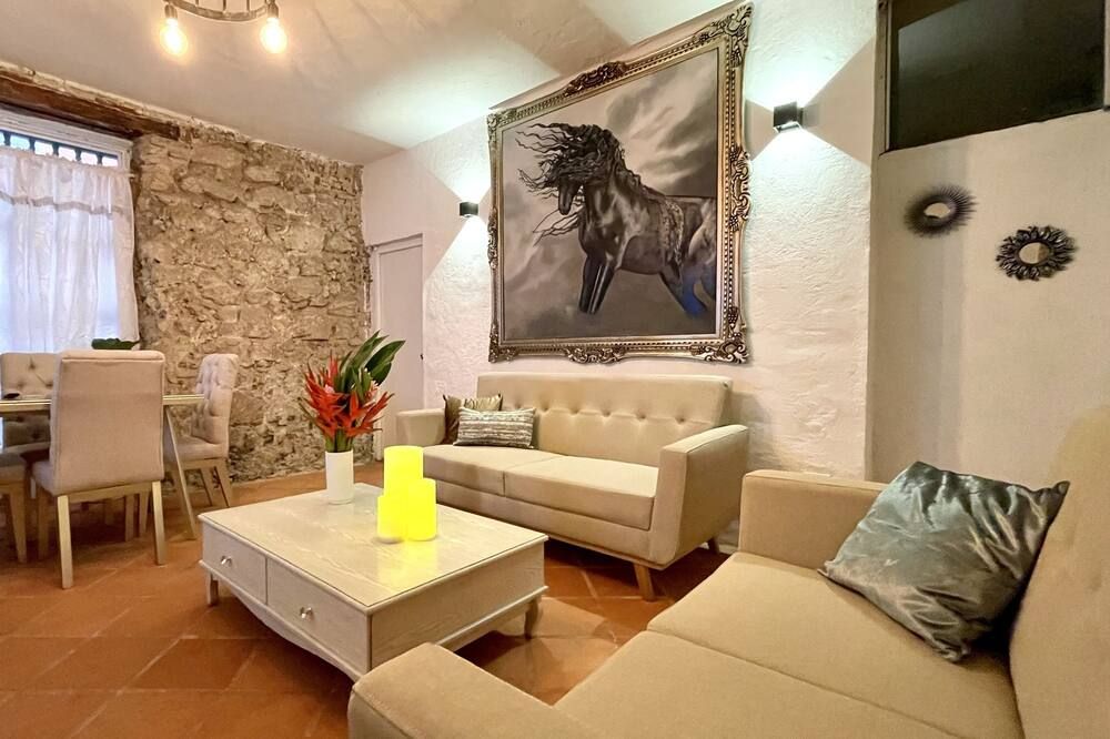 3BR Old city amazing house jacuzzi wifi hottub - קרטחנה דה אינדיאס - סלון