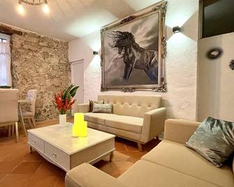 3BR Old city amazing house jacuzzi wifi hottub - Cartagena de Indias - Sala de estar