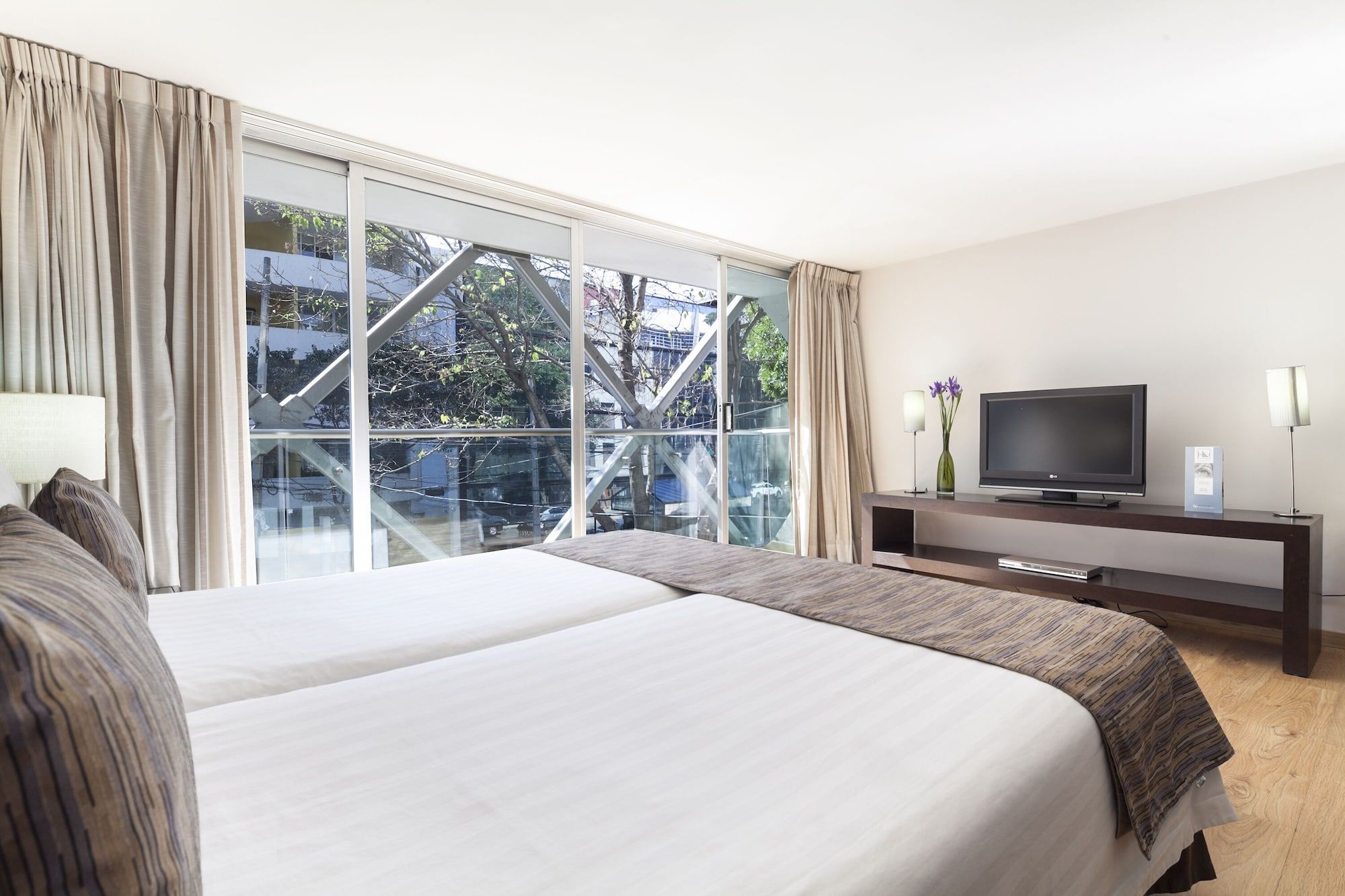 Bedroom view of Exe Suites Reforma