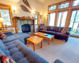 Aspen Lodge at Timberline Meadows, 1st Floor Unit - Mazama - Living room