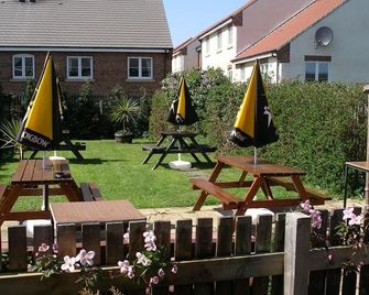 OYO La Spada Boutique Hotel - דרהאם - פטיו