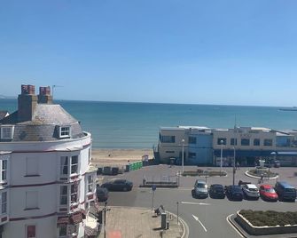 The Jubilee Hotel East- Spa Facilities- Smokehouse - Weymouth - Beach