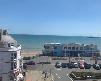 ذا جوبيلي هوتل إيست- ويذ سبا فاسيليتيز - ويماوث - شاطئ