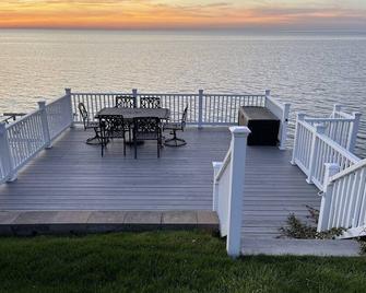 Lake Haven - The Water’s Edge Of Lake Erie! - Lorain - Patio
