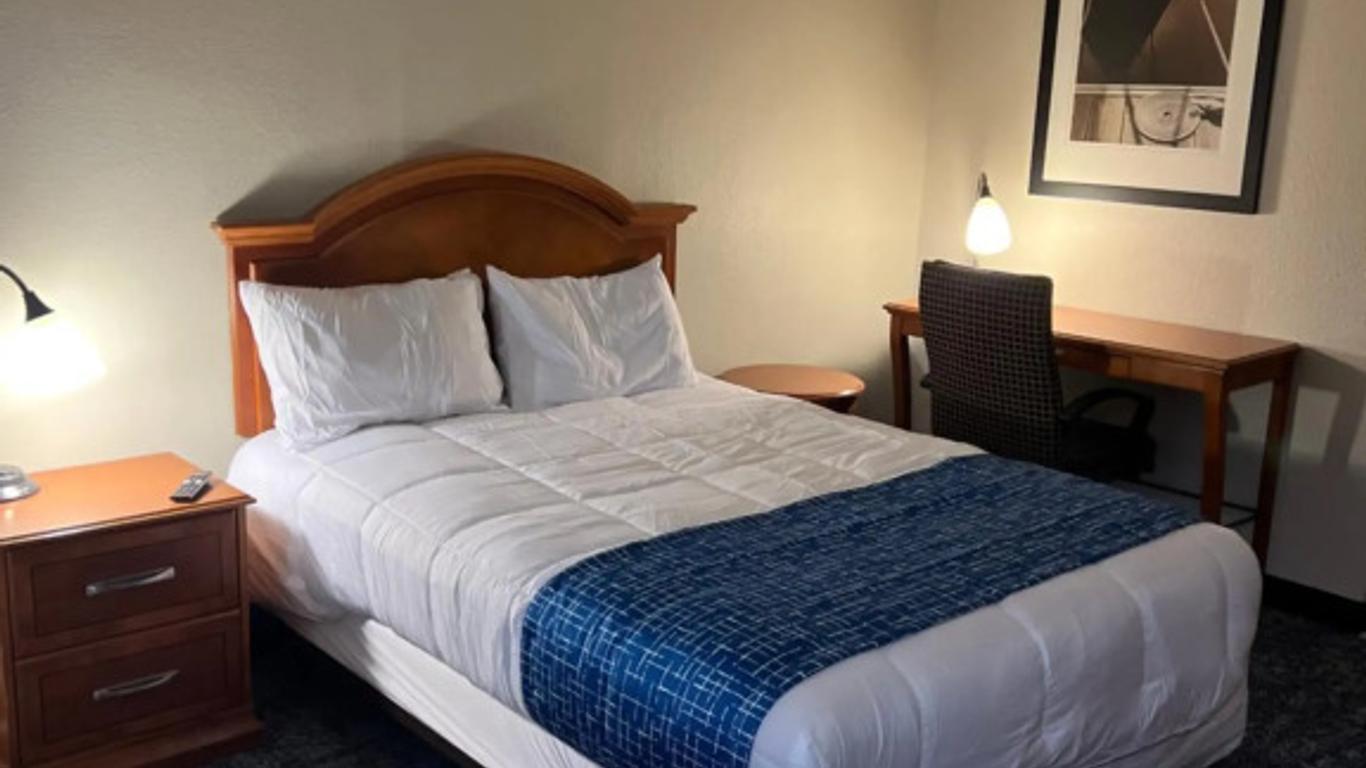 Travelodge by Wyndham Lincoln Northeast