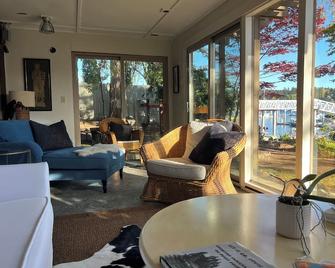 Eagle Harbor Waterfront Home-Perfect Location! - Bainbridge Island - Living room