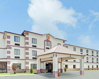 Super 8 by Wyndham Jackson/North - Jackson - Building