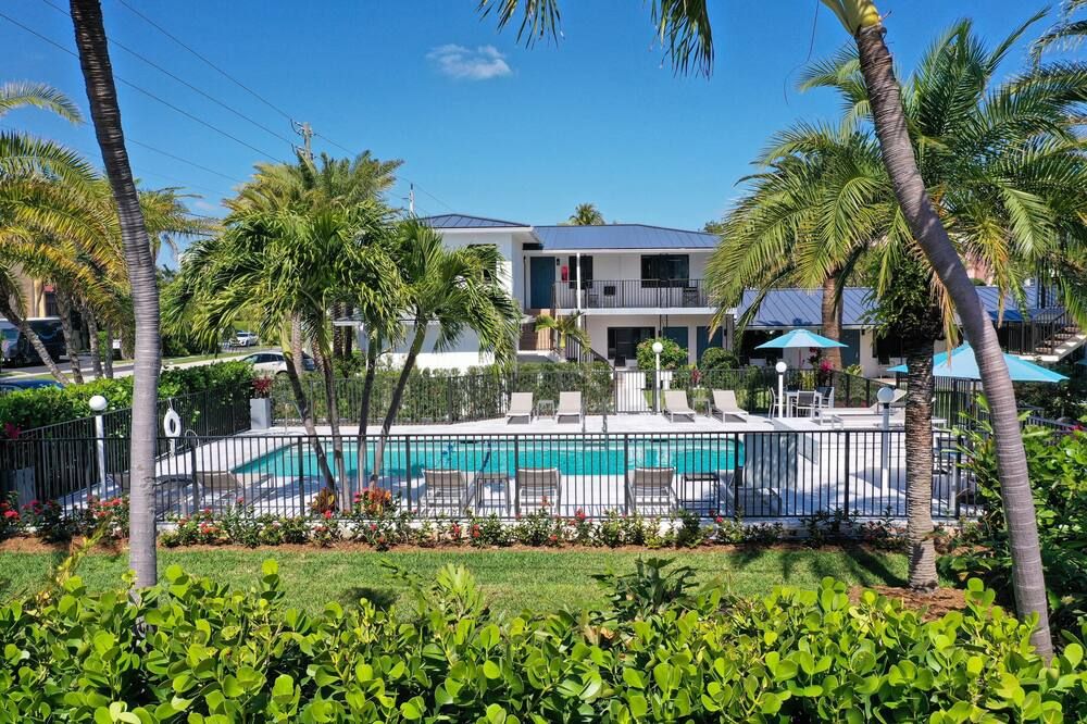 Tropic Isle Beach Resort - Deerfield Beach