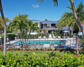 Tropic Isle Beach Resort - Deerfield Beach - Piscina