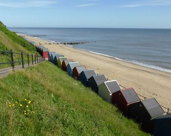 A First Floor Apartment That Sleeps 2 Guests In 1 Bedroom - Mundesley - Beach