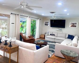 Nick's Waterfront Oasis w/ Private Heated Pool - Fort Lauderdale - Sala de estar